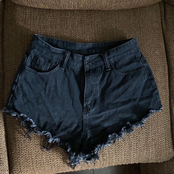 Black raw dentin jean shorts - Picture 2 of 6
